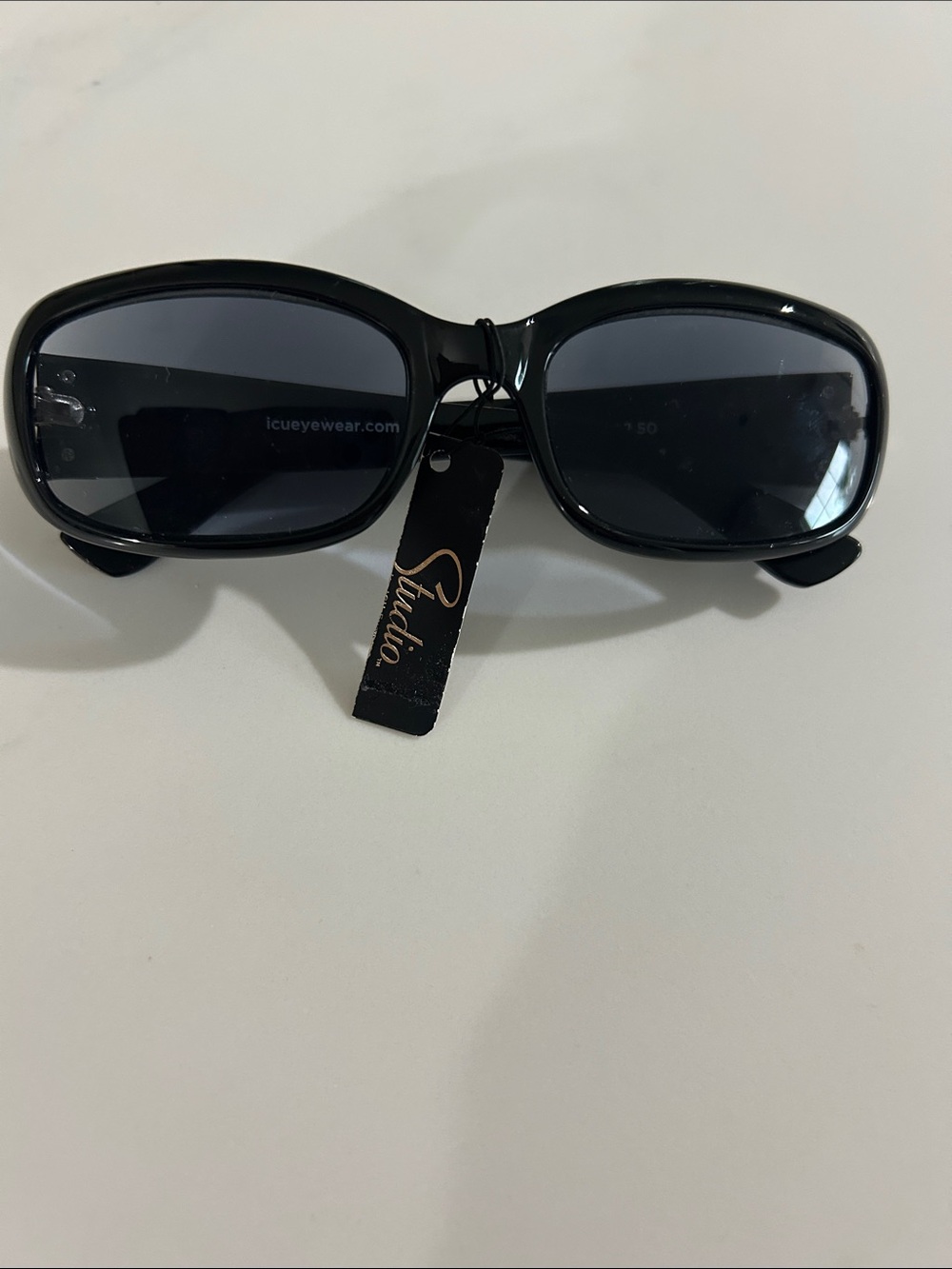 Studio Black Women's Oval Sunglasses